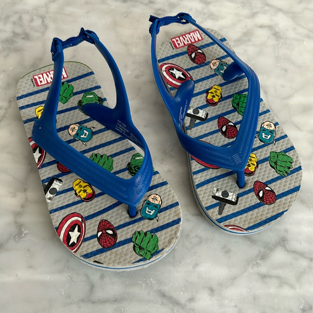 Gap marvel superhero flip flops sz: 7/8T